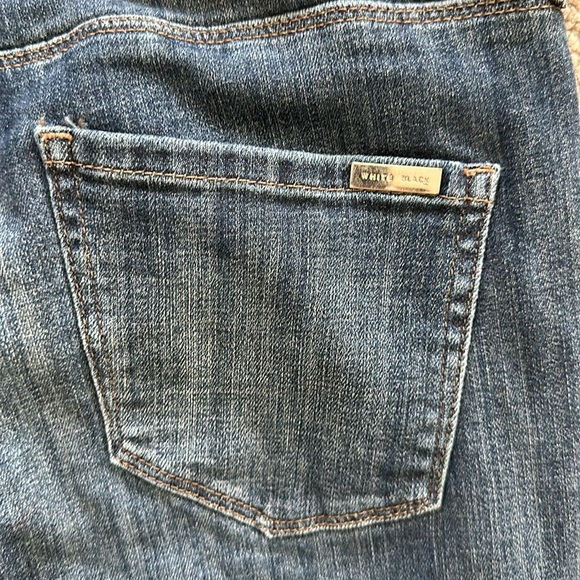 WHBM Mid-Rise Everyday Soft Denim™ Bootcut Jeans (2/26) - Picture 5 of 6